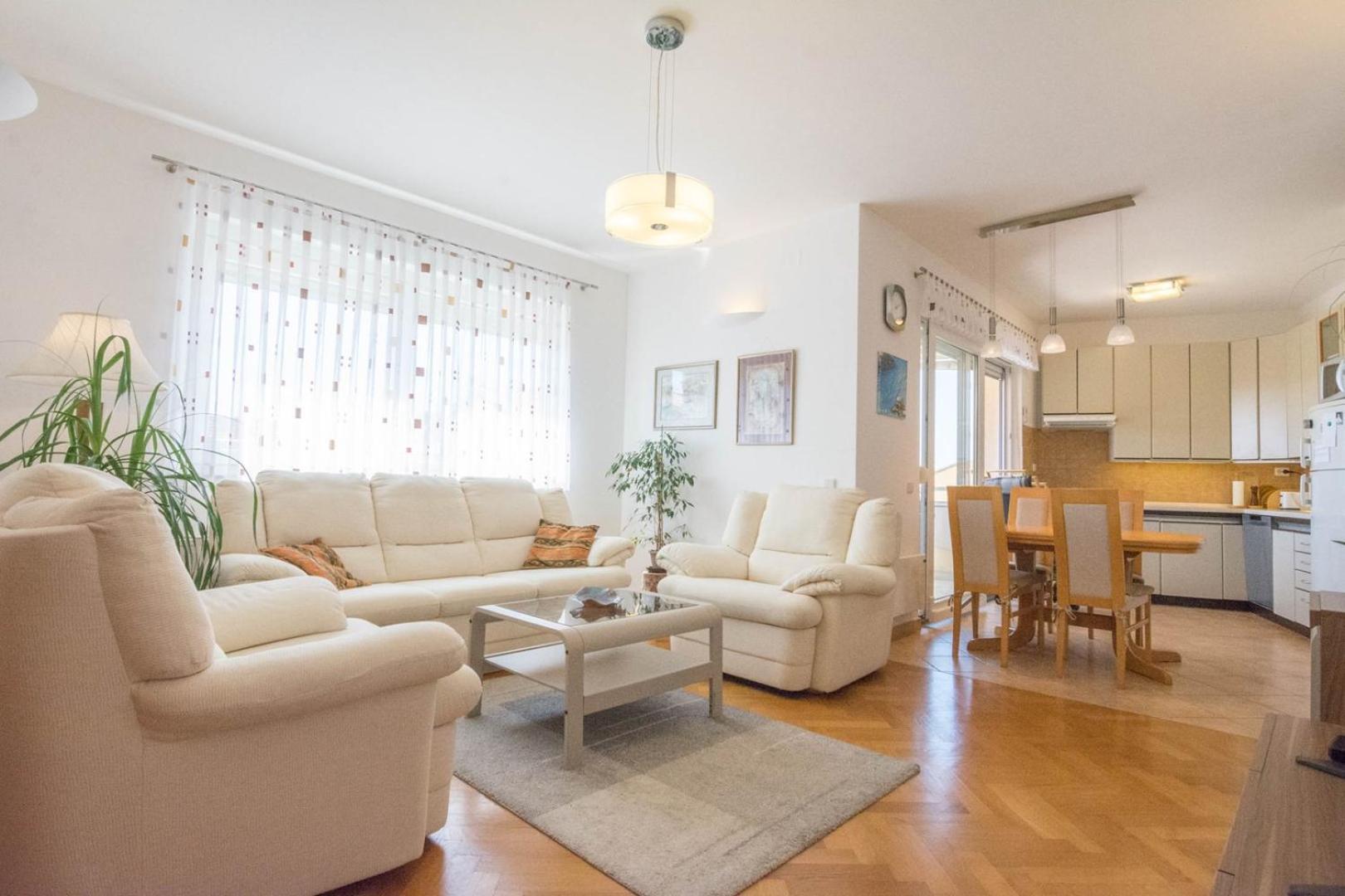 Spacious Apartment On A Great Location -Apartment Kuhta Biograd Na Moru Exterior foto