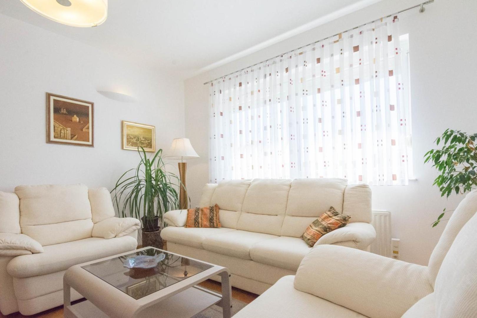Spacious Apartment On A Great Location -Apartment Kuhta Biograd Na Moru Exterior foto