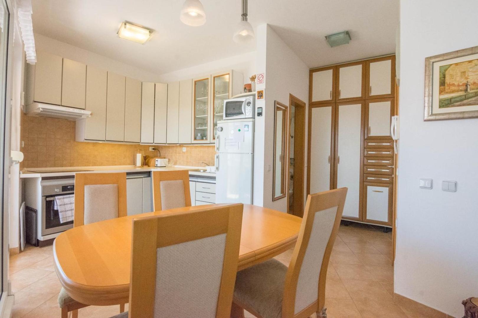 Spacious Apartment On A Great Location -Apartment Kuhta Biograd Na Moru Exterior foto